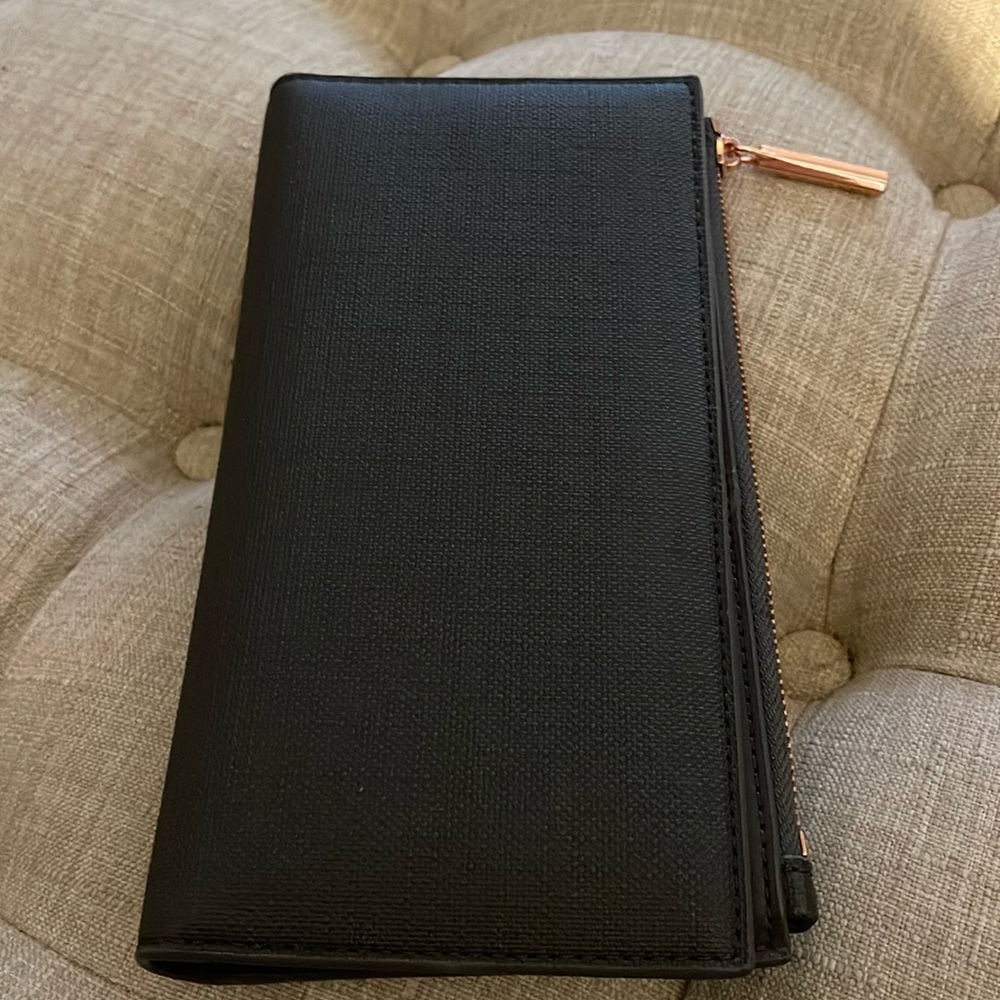 Dagne Dover wallet